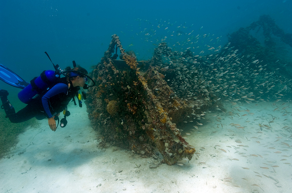 Exploring a sunken wreck at Dry Tortugas National Park / NPS file