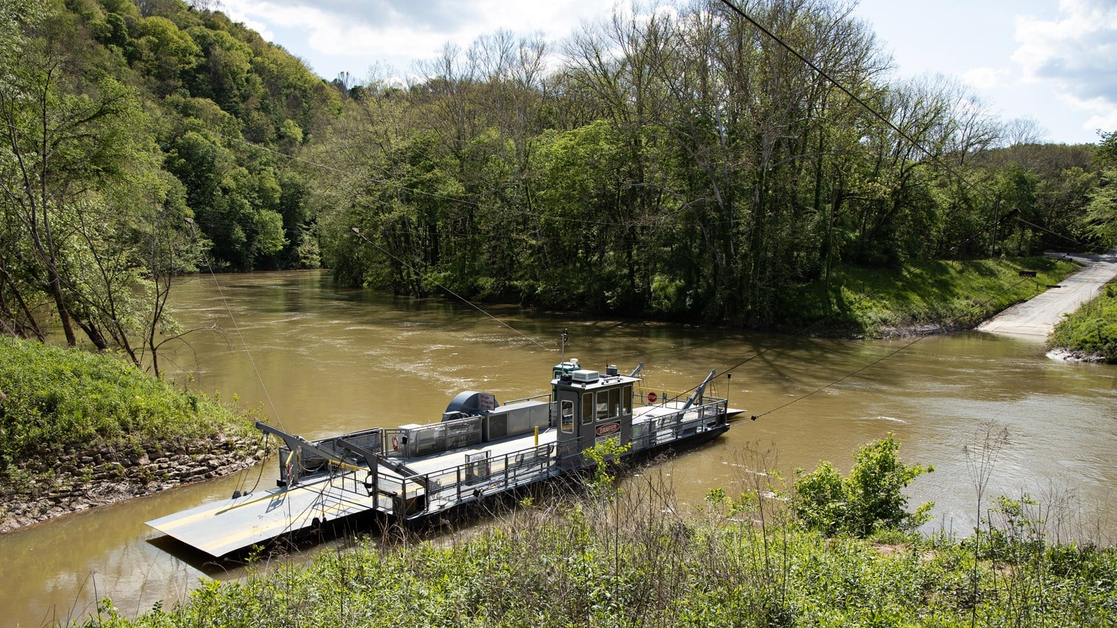 Green River Ferry crossing the river
