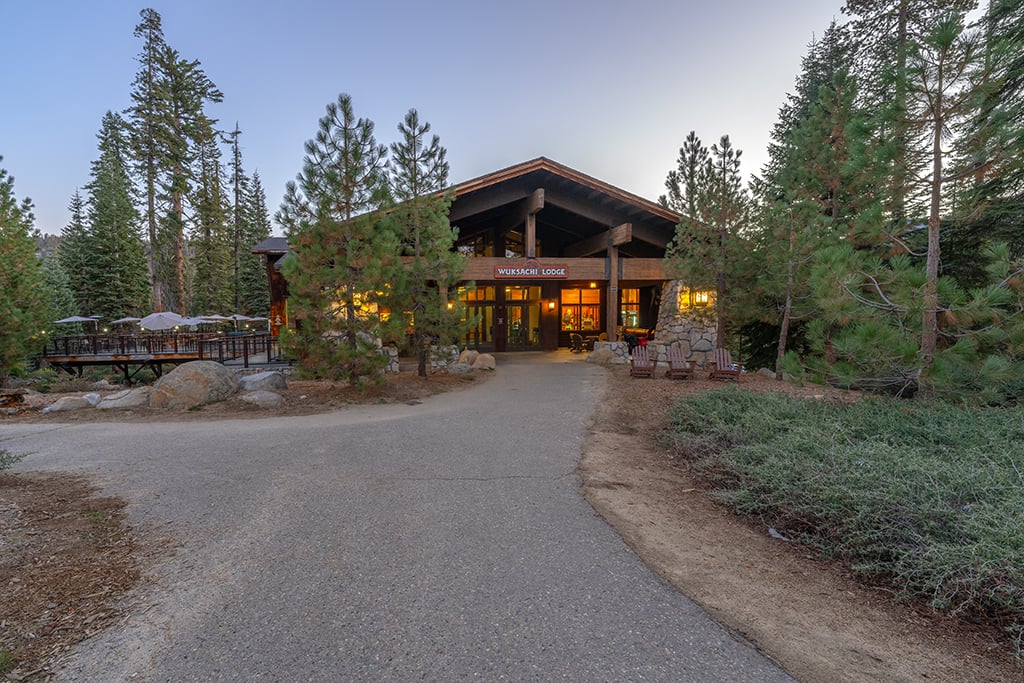 Wuksachi Lodge main building, Sequoia National Park / Rebecca Latson