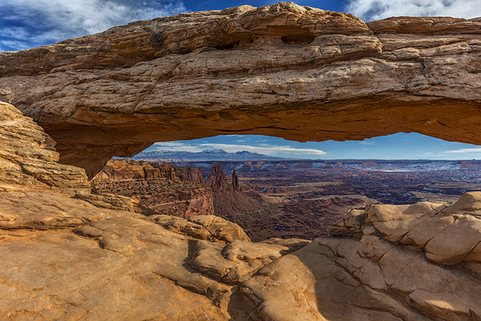 Mesa Arch at midday, Canyonlands National Park / Rebecca Latson Mesa Arch at midday, Canyonlands National Park / Rebecca Latson