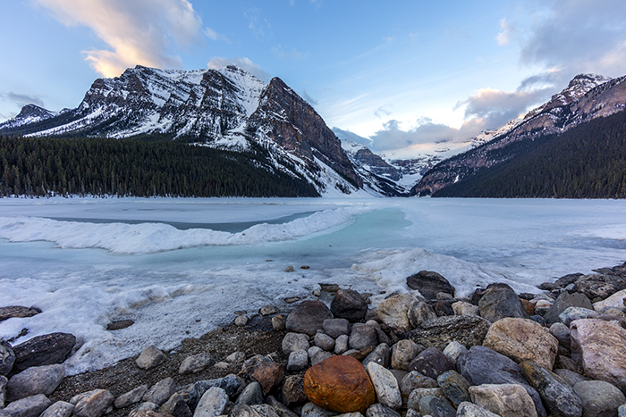 Early Morning On Lake Louise, Banff National Park / Rebecca Latson Early Morning On Lake Louise, Banff National Park / Rebecca Latson