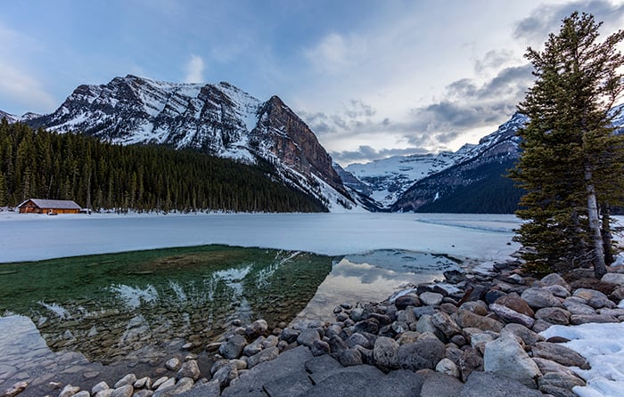 Early Evening At Lake Louise, Banff National Park / Rebecca Latson Early Evening At Lake Louise, Banff National Park / Rebecca Latson