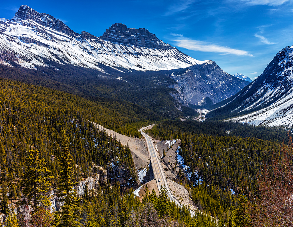 An April view of Cirrus Mountain and the Icefields Parkway, Banff National Park / Rebecca Latson An April view of Cirrus Mountain and the Icefields Parkway, Banff National Park / Rebecca Latson