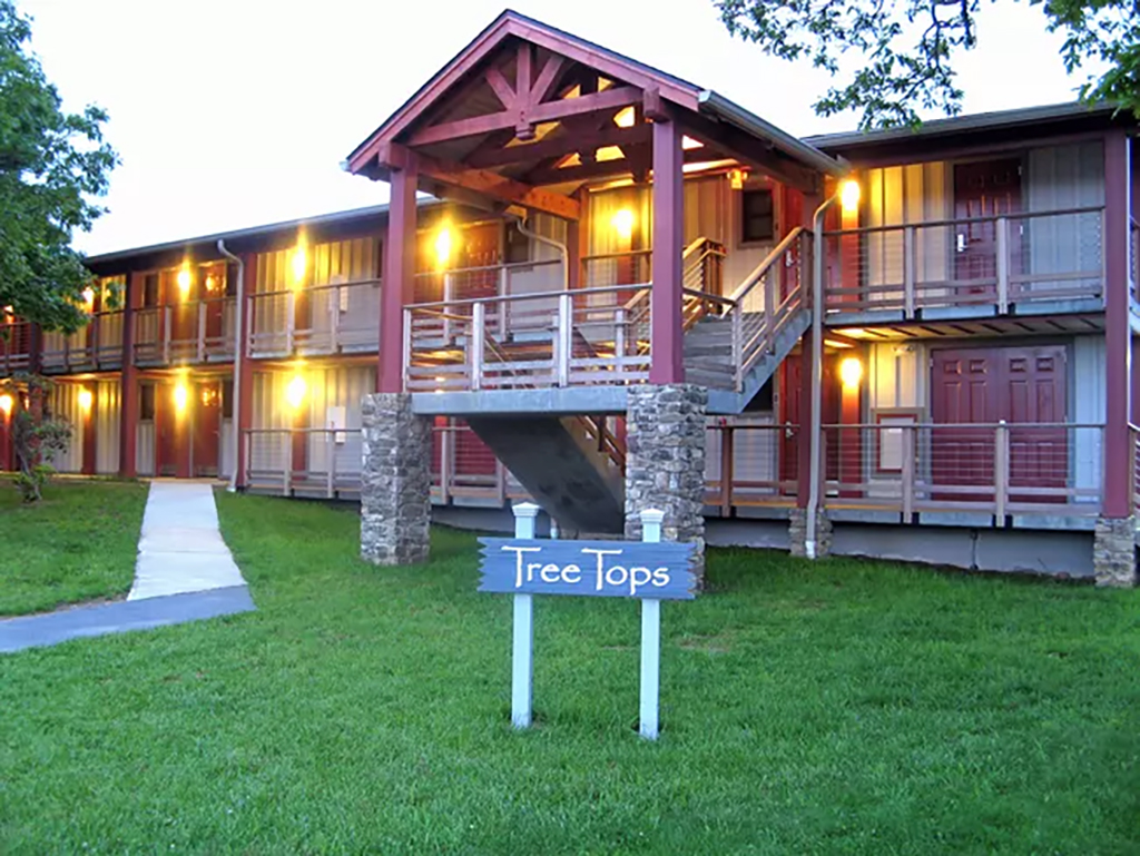 Pisgah Inn, Blue Ridge Parkway / William A. Bake - Blue Ridge Parkway Association via NPS