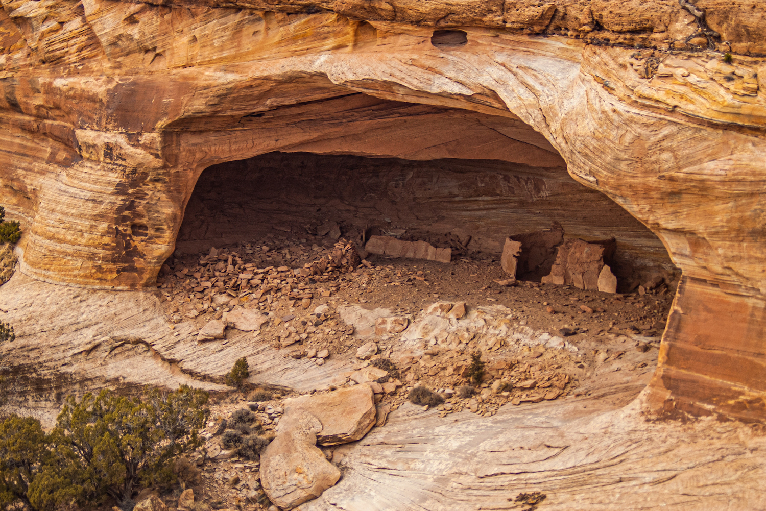 Cave Ruins at Canyon de Chelly National Monument/Eric Jay Toll Cave Ruins at Canyon de Chelly National Monument/Eric Jay Toll