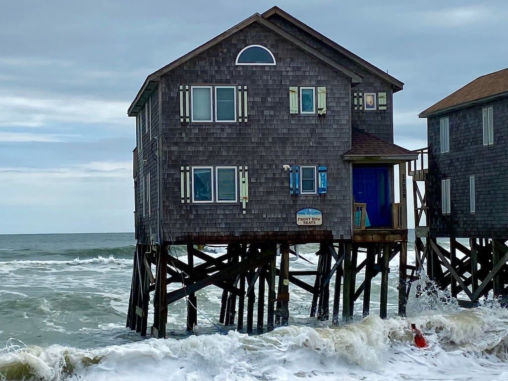 This photo was taken a few hours before the house fell into the ocean/NPS This photo was taken a few hours before the house fell into the ocean/NPS