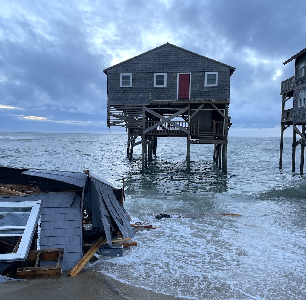 This house, photographed Friday morning by the debris from a neighboring house that collapsed early Friday morning, collapsed Friday night/NPS This house, photographed Friday morning by the debris from a neighboring house that collapsed early Friday morning, collapsed Friday night/NPS
