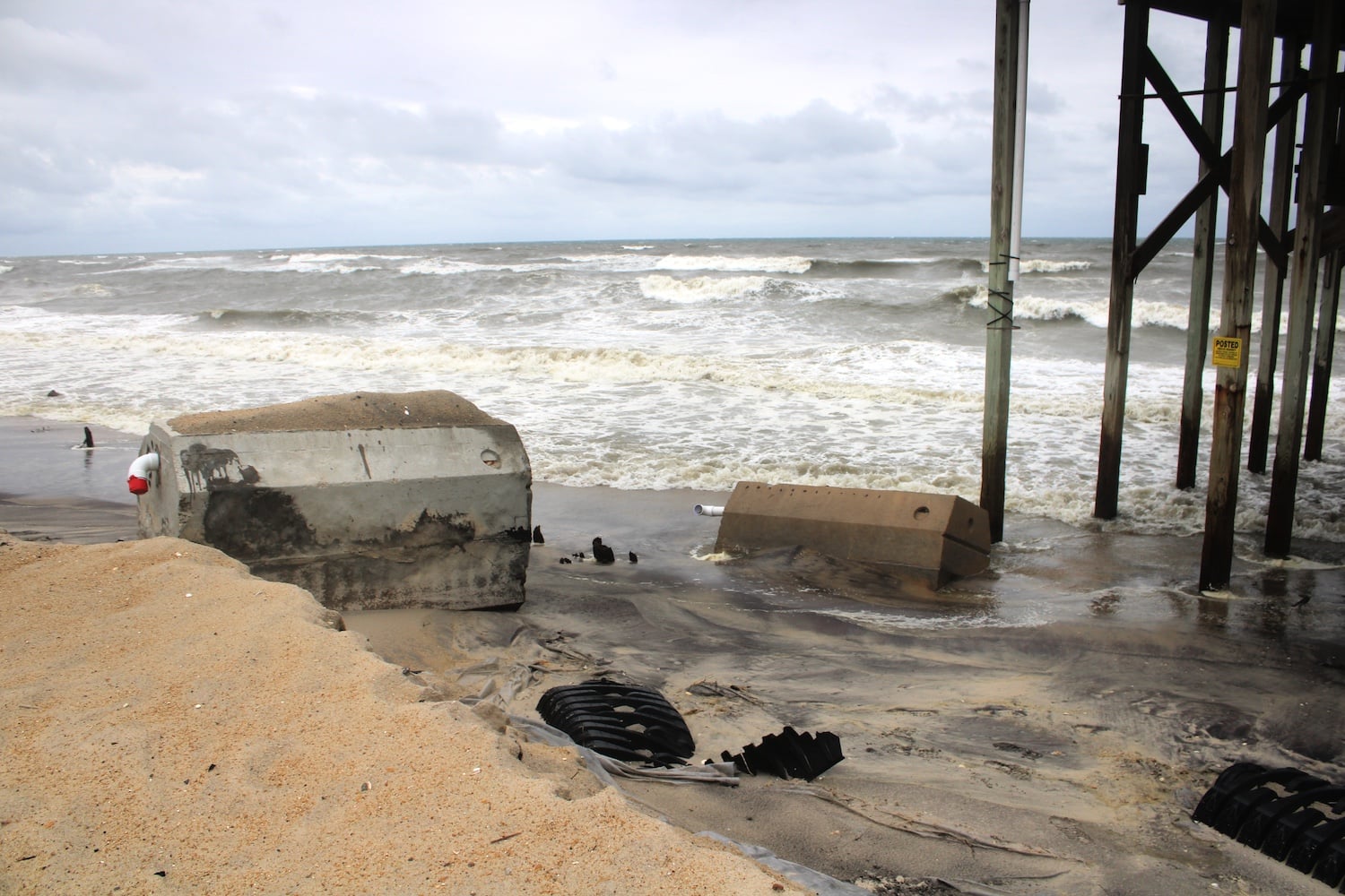 Water quality suffers when the ocean unearths septic systems/Declan McLeaf Water quality suffers when the ocean unearths septic systems/Declan McLeaf
