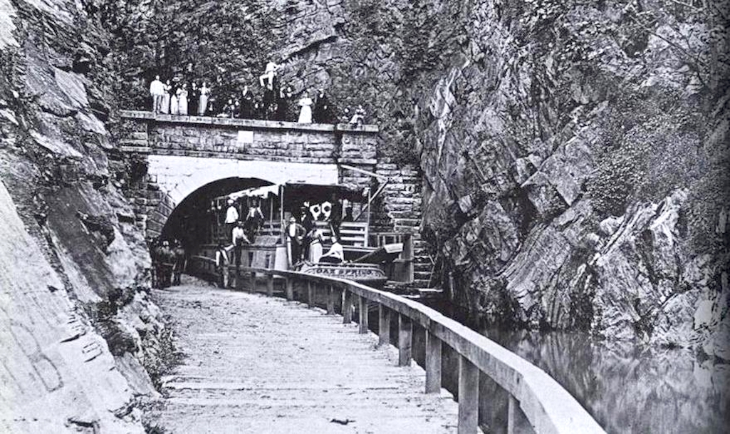 Canal boats had to pass through the Paw Paw Tunnel/NPS Archives Canal boats had to pass through the Paw Paw Tunnel/NPS Archives