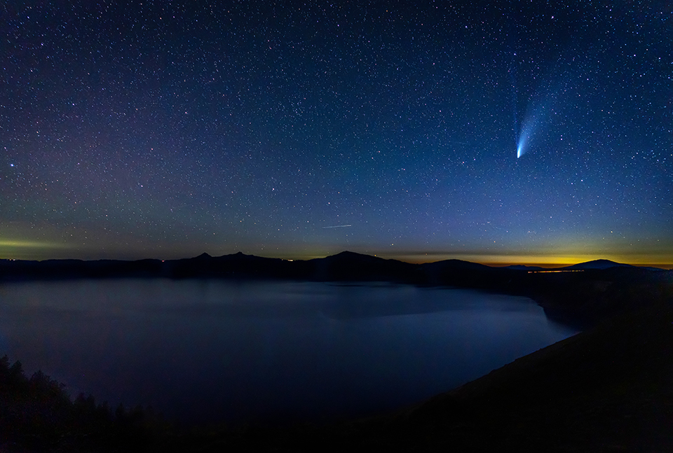 Comet NEOWISE over the dark lake, Crater Lake National Park / Rebecca Latson Comet NEOWISE over the dark lake, Crater Lake National Park / Rebecca Latson
