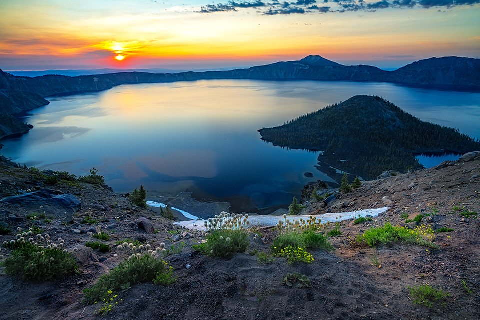 Sunrise at the Watchman Overlook, Crater Lake National Park / Rebecca Latson