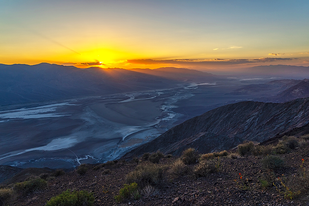 Sunset at Dantes View, Death Valley National Park / Rebecca Latson Sunset at Dantes View, Death Valley National Park / Rebecca Latson