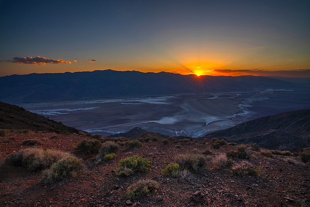 Sunset at Dantes View, Death Valley National Park / Rebecca Latson Sunset at Dantes View, Death Valley National Park / Rebecca Latson