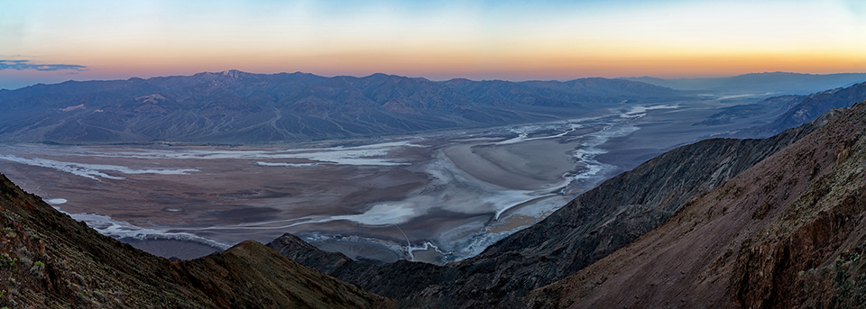 The beginning of sunrise at Dantes View, Death Valley National Park / Rebecca Latson The beginning of sunrise at Dantes View, Death Valley National Park / Rebecca Latson