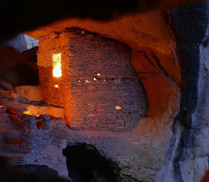 Touring cliff dwellings by moonlight/David Velk