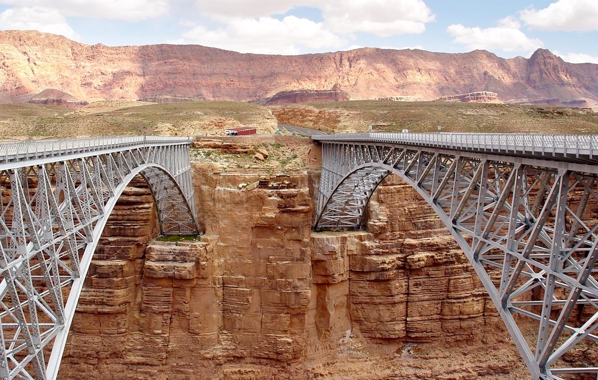 The wider, modern Navajo Bridge on the right replaced the historic one on the left, which is now a pedestrian bridge/NPS