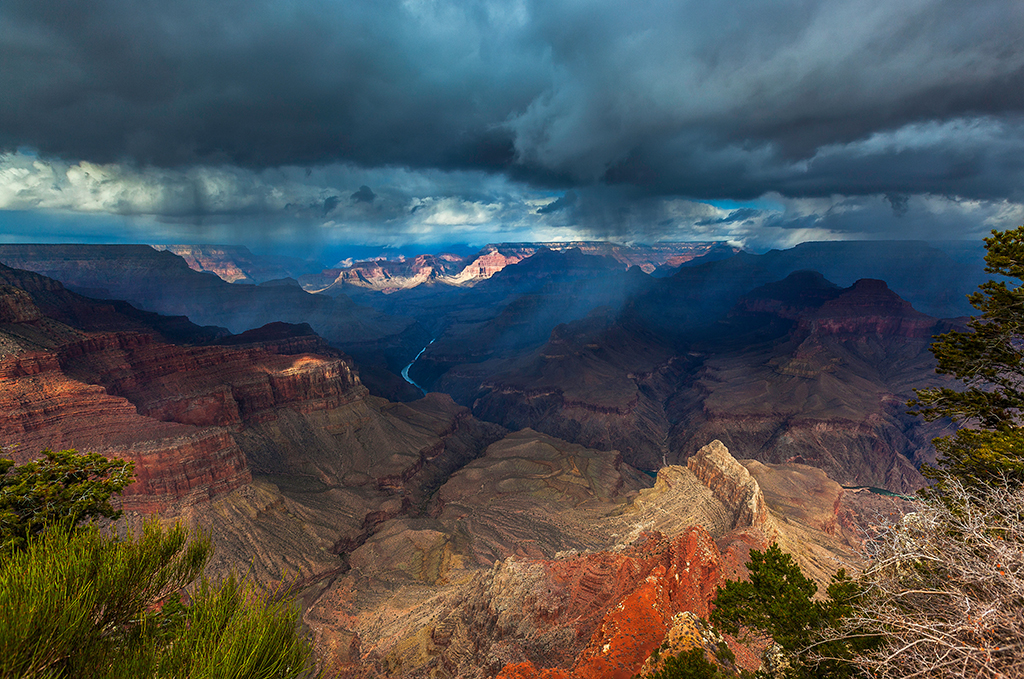 Pima Point autumn thunderstorm, South Rim, Grand Canyon National Park / Rebecca Latson Pima Point autumn thunderstorm, South Rim, Grand Canyon National Park / Rebecca Latson