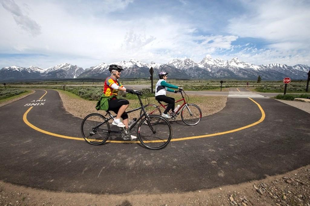A FONSI reaffirms national park superintendents’ authority to allow visitors to use electric bicycles (e-bikes) in national parks on a case-by-case basis / NPS file