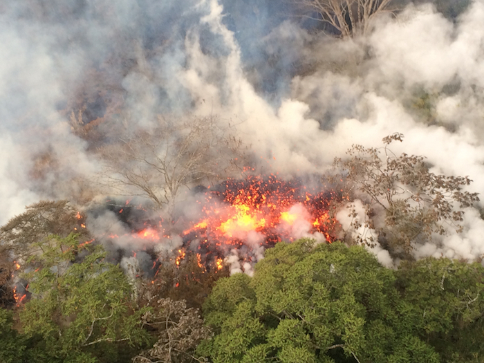 Lava spattering from area between fissures 16 and 20 on morning of May 16, 2018/USGS Lava spattering from area between fissures 16 and 20 on morning of May 16, 2018/USGS