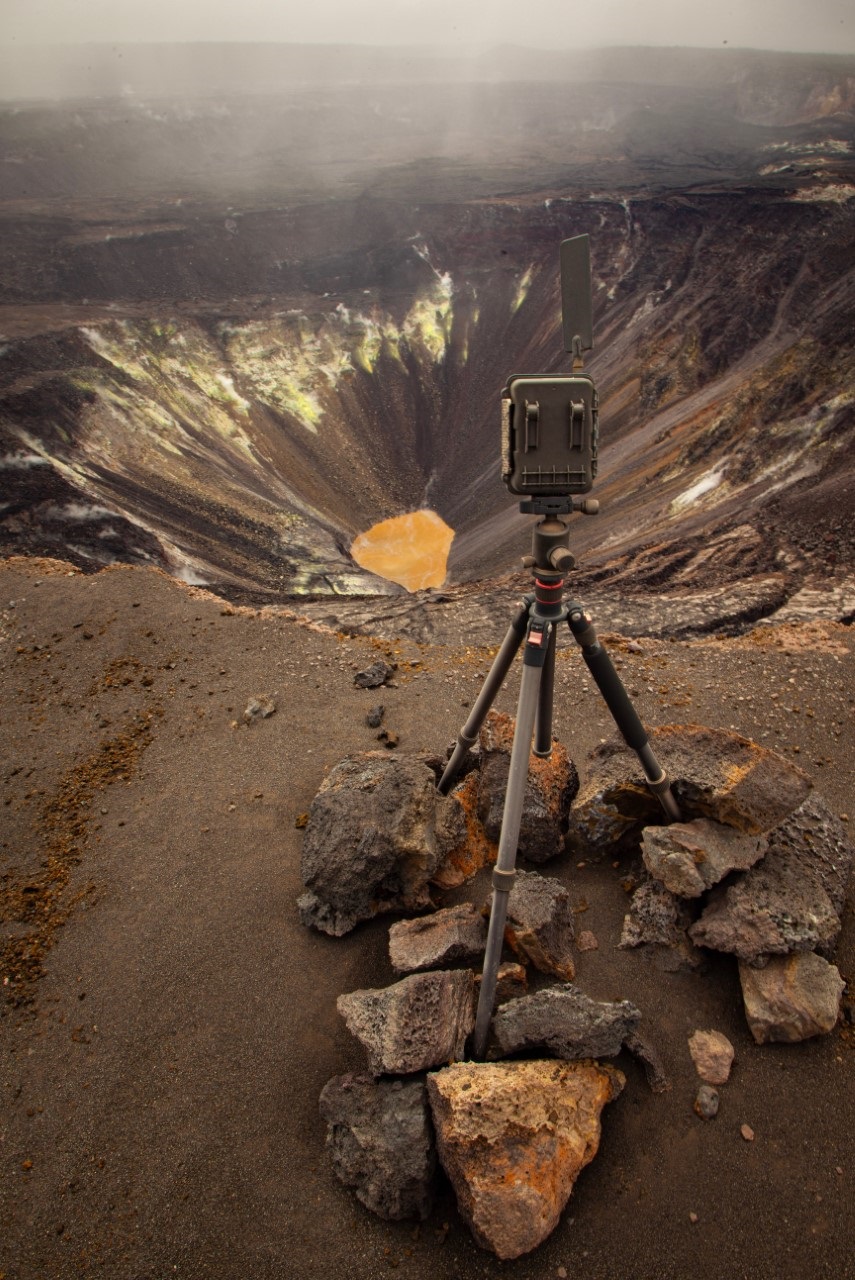 The former water lake in Halema'uma'u crater will be the subject of a Volcano Awareness Month talk in January / NPS