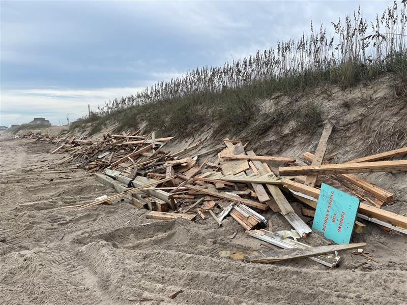 House collapse debris collected along the dune in Rodanthe / NPS House collapse debris collected along the dune in Rodanthe / NPS