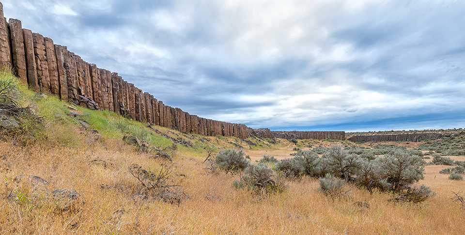 Fortress walls of columnar basalts, Drumheller Channels National Natural Landmark, Ice Age Floods National Geologic Trail / Rebecca Latson Fortress walls of columnar basalts, Drumheller Channels National Natural Landmark, Ice Age Floods National Geologic Trail / Rebecca Latson