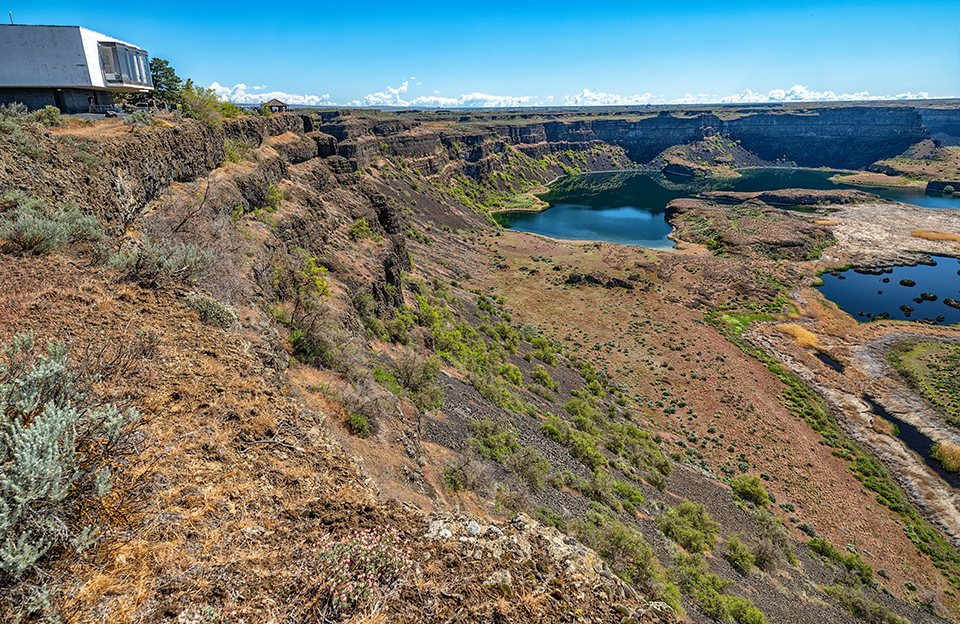 The visitor center and Dry Falls landscape, Ice Age Floods National Geologic Trail / Rebecca Latson The visitor center and Dry Falls landscape, Ice Age Floods National Geologic Trail / Rebecca Latson