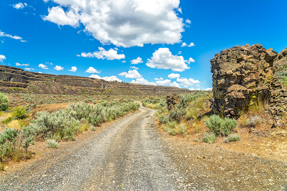 The rocky road to Dry Falls Lake, Ice Age Floods National Geologic Trail / Rebecca Latson The rocky road to Dry Falls Lake, Ice Age Floods National Geologic Trail / Rebecca Latson