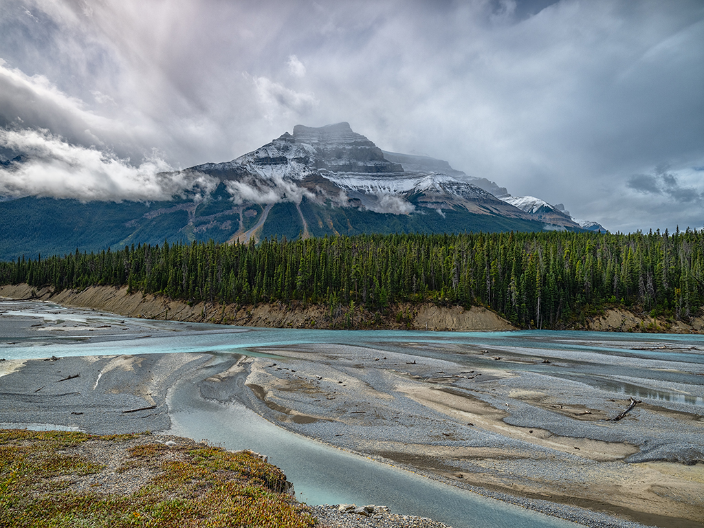 Icefields Parkway landscape, Banff National Park / Rebecca Latson Icefields Parkway landscape, Banff National Park / Rebecca Latson