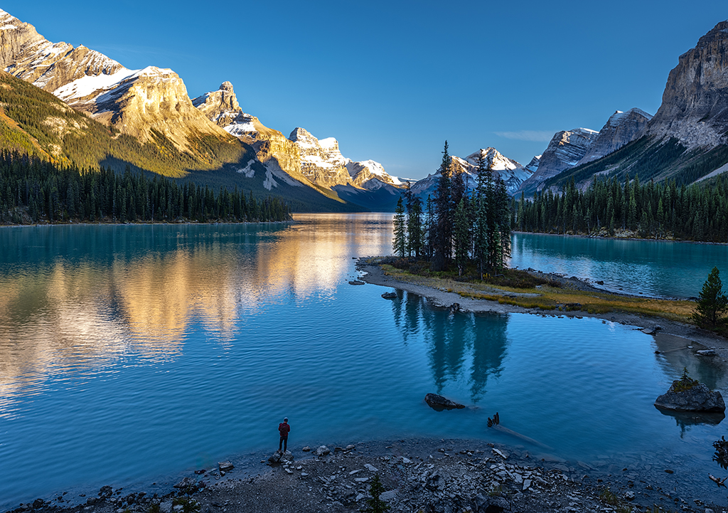 Looking out upon the beauty of Spirit Island and Maligne Lake, Jasper National Park / Rebecca Latson Looking out upon the beauty of Spirit Island and Maligne Lake, Jasper National Park / Rebecca Latson