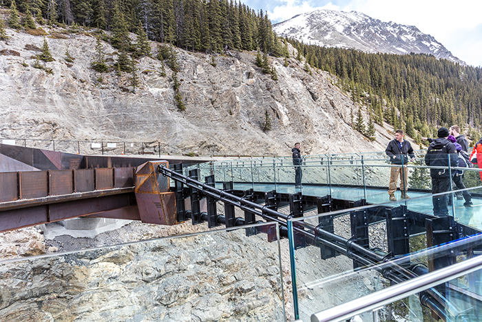On The Glacier Skywalk, Jasper National Park / Rebecca Latson On The Glacier Skywalk, Jasper National Park / Rebecca Latson