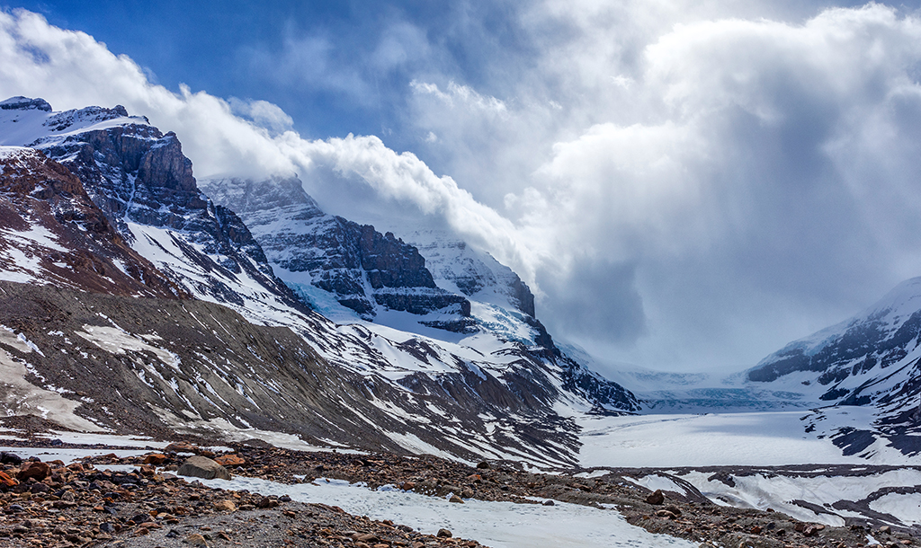 An April 2016 view of Athabasca Glacier scenery, Jasper National Park / Rebecca Latson An April 2016 view of Athabasca Glacier scenery, Jasper National Park / Rebecca Latson