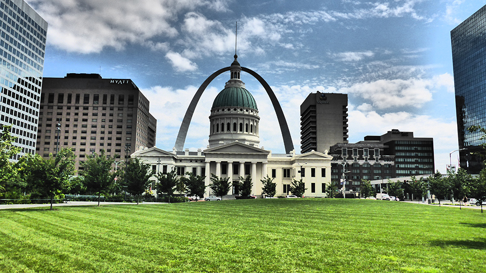 Old Courthouse and Gateway Arch, Gateway Arch National Park / NPS - Sue Ford