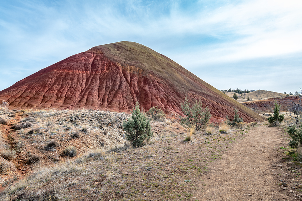 Approaching Red Scar Knoll, John Day Fossil Beds National Monument / Rebecca Latson