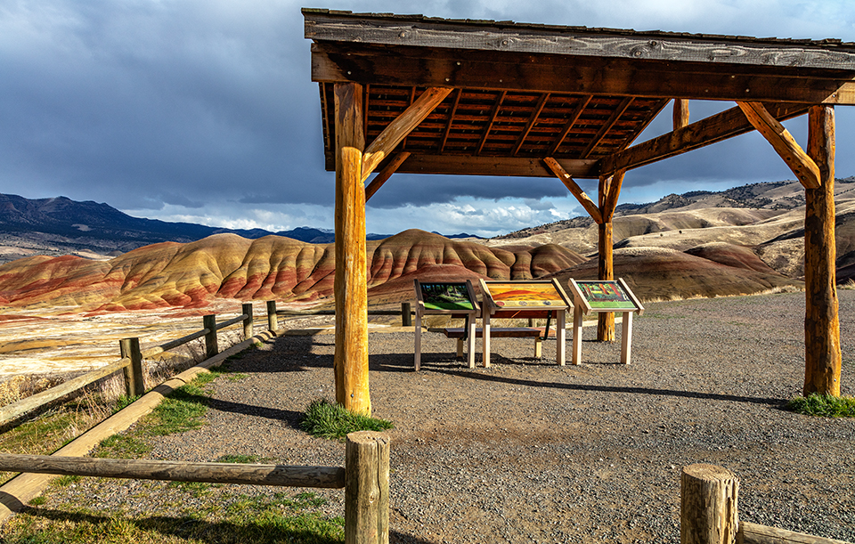 Painted Hills Overlook informational signs and view, John Day Fossil Beds National Monument / Rebecca Latson