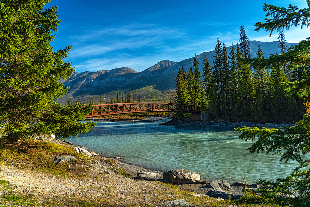 An early-morning view of a bridge over Kootenay River, Kootenay National Park / Rebecca Latson An early-morning view of a bridge over Kootenay River, Kootenay National Park / Rebecca Latson