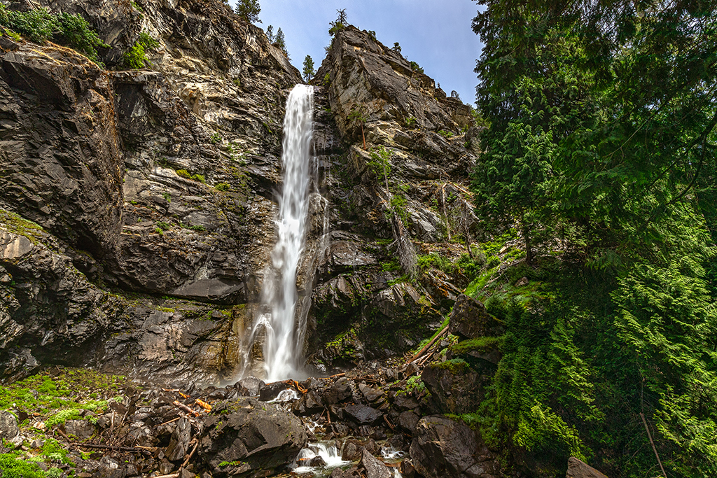 Rainbow Falls, Lake Chelan National Recreation Area, North Cascades Complex / Rebecca Latson Rainbow Falls, Lake Chelan National Recreation Area, North Cascades Complex / Rebecca Latson