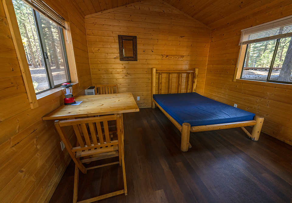 Manzanita Camping Cabin 15 interior, Lassen Volcanic National Park / Rebecca Latson Manzanita Camping Cabin 15 interior, Lassen Volcanic National Park / Rebecca Latson