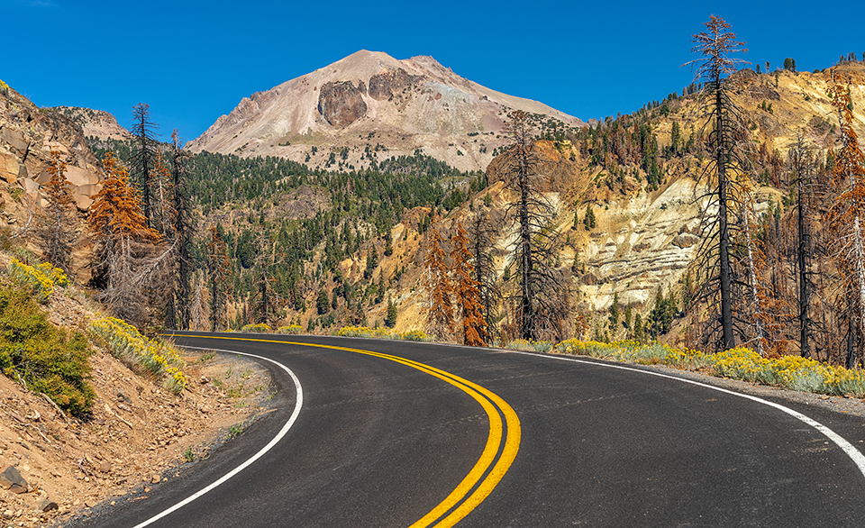 The road through Lassen Volcanic National Park / Rebecca Latson The road through Lassen Volcanic National Park / Rebecca Latson