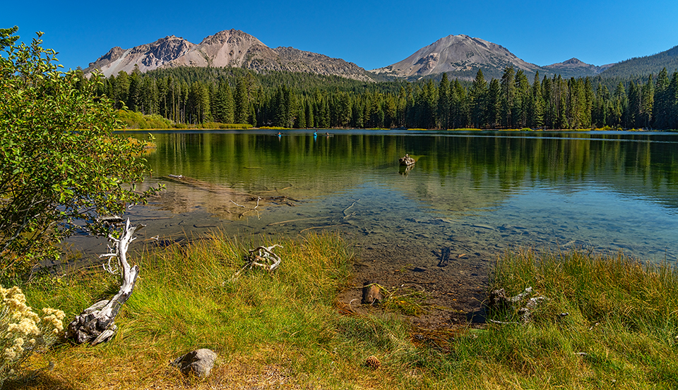 A lovely autumn afternoon at Manzanita Lake, Lassen Volcanic National Park / Rebecca Latson A lovely autumn afternoon at Manzanita Lake, Lassen Volcanic National Park / Rebecca Latson