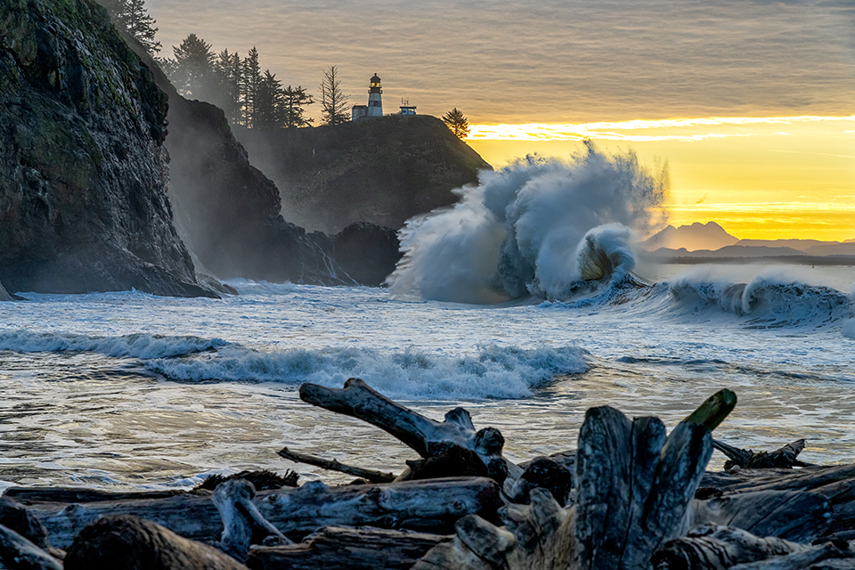 The start of sunrise over Cape Disappointment, Lewis and Clark National Historic Trail / Rebecca Latson The start of sunrise over Cape Disappointment, Lewis and Clark National Historic Trail / Rebecca Latson
