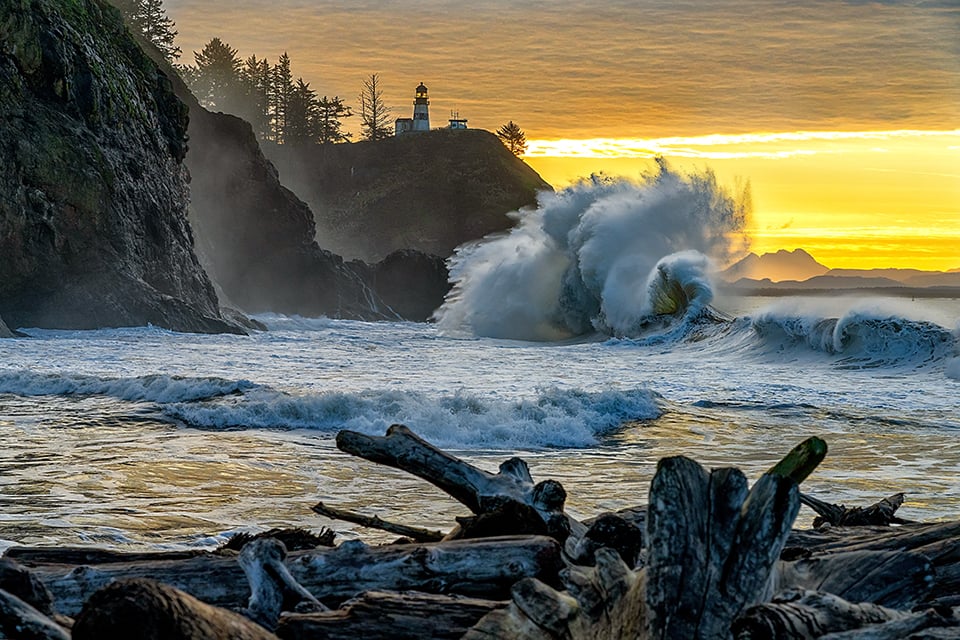 High waves at sunrise at Cape Disappointment State Park, Lewis and Clark National Historic Trail / Rebecca Latson High waves at sunrise at Cape Disappointment State Park, Lewis and Clark National Historic Trail / Rebecca Latson