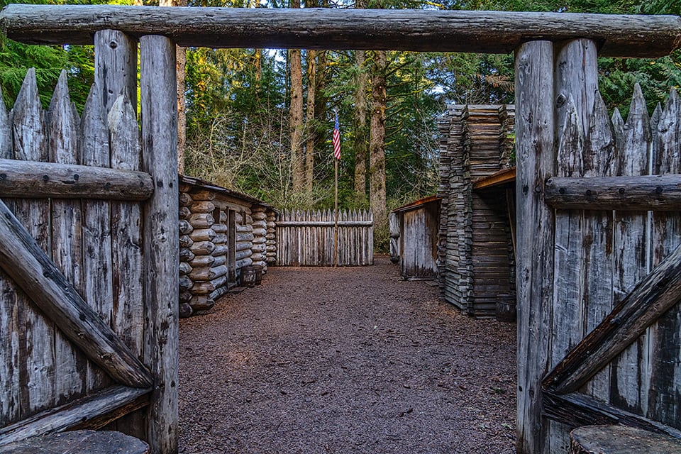 Welcome to Fort Clatsop, Louis and Clark National Historical Park / Rebecca Latson Welcome to Fort Clatsop, Louis and Clark National Historical Park / Rebecca Latson