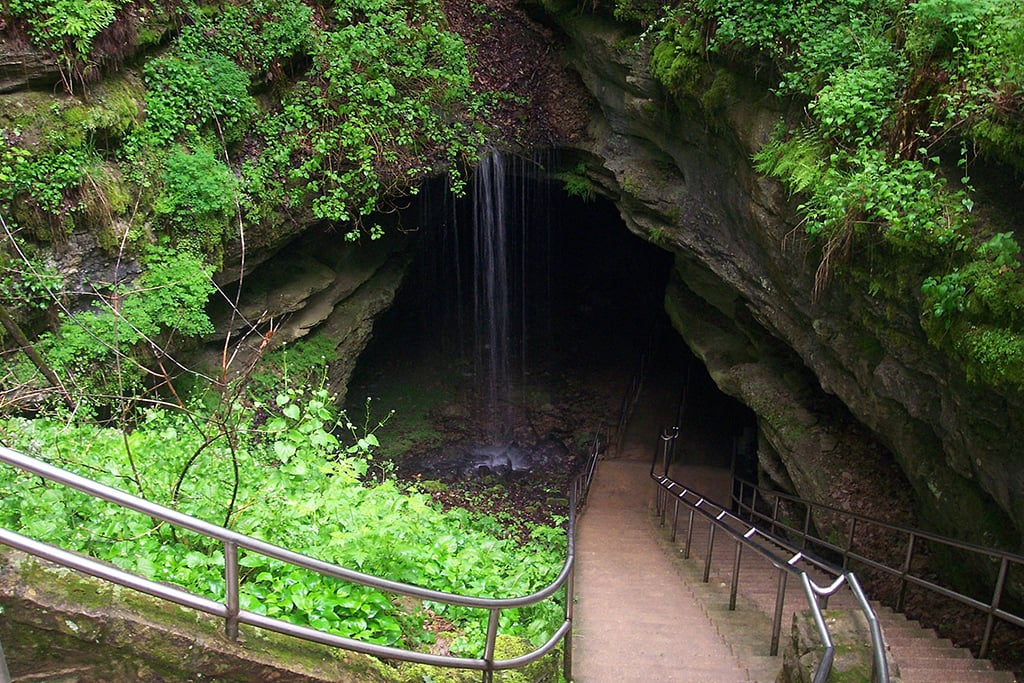Summertime at the historic entrance to Mammoth Cave / NPS - Jackie Wheet