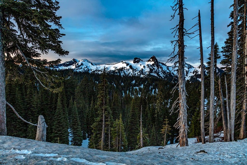 Dawn over the Tatoosh Range, Mount Rainier National Park / Rebecca Latson Dawn over the Tatoosh Range, Mount Rainier National Park / Rebecca Latson