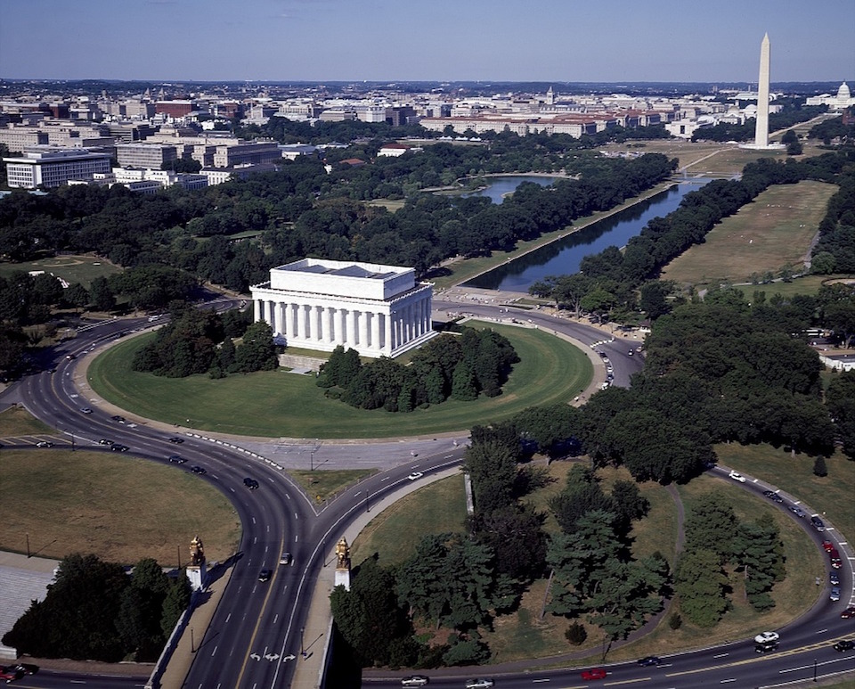 Lincoln Memorial Reflecting Pool is being drained for repairs, cleaning/Pixabay, Skeeze
