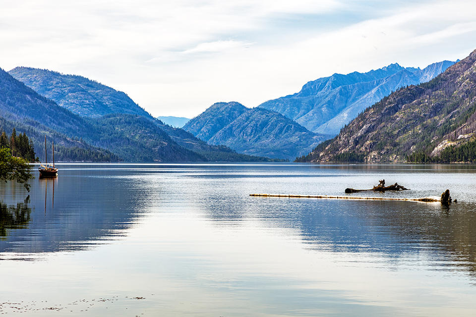 Lake Chelan on a hazy summer day, North Cascades National Park Complex / Rebecca Latson Lake Chelan on a hazy summer day, North Cascades National Park Complex / Rebecca Latson
