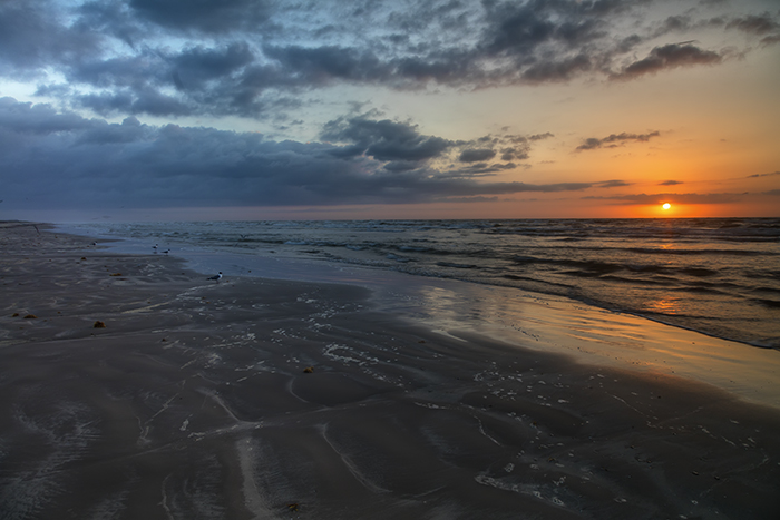 Sunrise at the seashore, Padre Island National Seashore / Rebecca Latson Sunrise at the seashore, Padre Island National Seashore / Rebecca Latson
