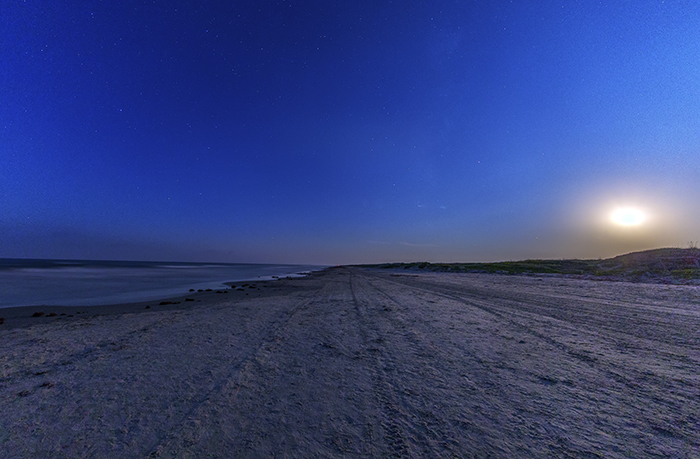 Moon, sky, stars and sand, Padre Island National Seashore / Rebecca Latson Moon, sky, stars and sand, Padre Island National Seashore / Rebecca Latson