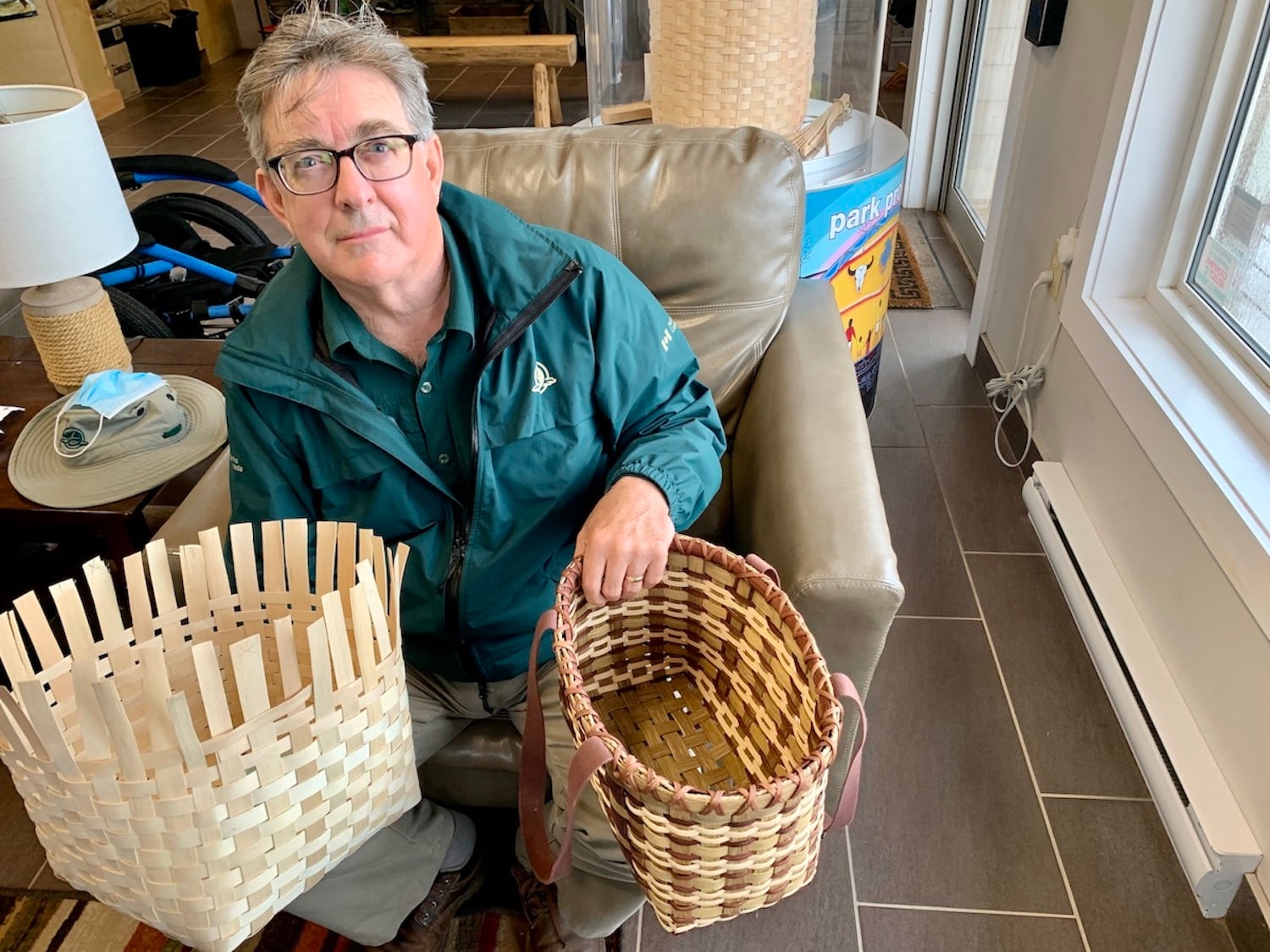 Outreach officer Bob Harding explains how the Park Promise works and how they gather visitor promises in Mi'qmaq baskets. Outreach officer Bob Harding explains how the Park Promise works and how they gather visitor promises in Mi'qmaq baskets.